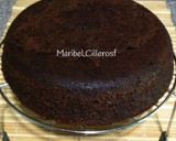 Foto del paso 8 de la receta: Bizcocho de chocolate y remolacha, cubierto de ganache de chocolate negro y frambuesas (En microondas)