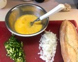 Foto del paso 1 de la receta: Baguette de huevo con papas a la sonorense