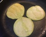 Hình bước làm 4 của món Pancake cải kale, yến mạch, hạt lanh lót táo 🍎 và lê 🍐