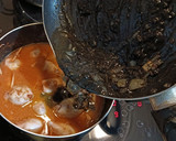 Foto del paso 9 de la receta: Chipirones en su tinta rellenos de langostinos