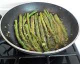 Foto del paso 13 de la receta: Filetes de atún plancha con espárragos trigueros