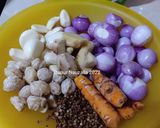 Foto langkah ke 1 dari resep Bumbu Dasar Putih, Kuning & Merah.