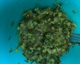 Foto del paso 2 de la receta: Tortillitas de brócoli y cebollita de verdeo 🥦😍
