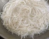 A picture of step 1 of Gravy CHICKEN NOODLES.