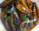 Foto langkah ke 5 dari resep Kerang Hijau Saus Padang.