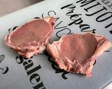 Une image de l'étape 1 de Côtes de veau marinées au pesto grillées à la plancha.