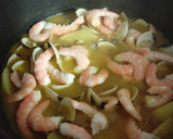 Foto del paso 6 de la receta: Guiso de merluza, almejas y langostinos