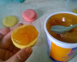Foto del paso 7 de la receta: Alfajores de maicena de varios colores rellenos con mermelada 