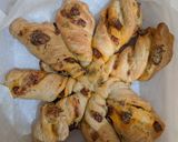 A picture of step 12 of Mozzarella and chorizo tear and share bread.