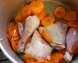 Foto del paso 1 de la receta: Pollo al jugo con arroz graneado