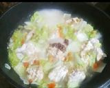 Foto langkah ke 2 dari resep Soup Asem Sawi Putih Tempe.
