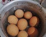 Foto langkah ke 1 dari resep Semur telur simpel dan enak.