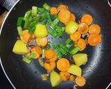 Foto langkah ke 2 dari resep Sop Ceker Telur Puyuh Sayuran.