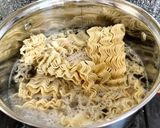 Foto langkah ke 1 dari resep Indomie Goreng.