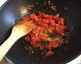 Une image de l'étape 10 de Sundakai aux tomates et épices indiennes.