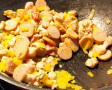Foto langkah ke 1 dari resep Sausage Tuna Baked Rice.
