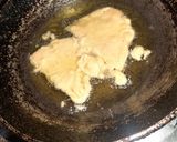 A picture of step 4 of Leftover Roti pakoda.