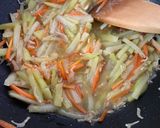 Foto langkah ke 4 dari resep Easy Cooking: Stir-Fried Chayote Squash With Anchovies (Tumis Labu Siam Ikan Teri).