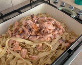 Foto langkah ke 5 dari resep Salmon & Fettuccine with Cream Sauce.