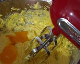 Foto langkah ke 2 dari resep Corn Flakes Butter Cookies.