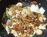 รูปขั้นตอนการทำที่ 6 ของ เส้นใหญ่ผัดซีอิ๊วไก่