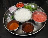 A picture of step 1 of Maharashtrian Style Tomato Bhhat.