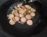 Foto langkah ke 2 dari resep Sosis Asam Manis Pedas.