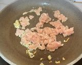 รูปขั้นตอนการทำที่ 2 ของ ข้าวต้มอกไก่สับผัดกระเทียม