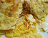 Foto del paso 5 de la receta: Tortilla de perico relleno con pollo desmechado y queso