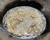 รูปขั้นตอนการทำที่ 6 ของ ตับหมูทอดกระเทียมพริกไทย
