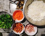 รูปขั้นตอนการทำที่ 1 ของ ข้าวผัดแหนม กุนเชียง มั่ว ๆ แต่อร่อย