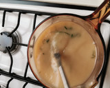 Foto del paso 3 de la receta: Crema de harina de haba a la hoja santa