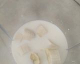 A picture of step 2 of Banana smoothie.