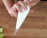 Foto del passaggio 7 della ricetta Fiori di zucca ripieni alla feta, melanzane e menta