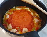 Foto del paso 4 de la receta: Ñoquis con pollo y salsa de tomate