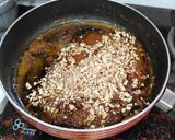 A picture of step 2 of Pecans Bar.