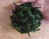 Hình bước làm 2 của món Canh rong biển thịt bò đậu hũ