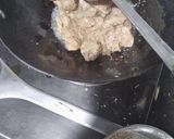 A picture of step 2 of Chicken pizza sandwich.