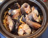 Hình bước làm 3 của món Cá trê kho gừng
