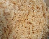Foto langkah ke 2 dari resep Fusili aglio olio.