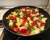 Foto del paso 1 de la receta: Bacalao con salsa de tomate