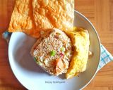 Foto langkah ke 5 dari resep Nasi Goreng Sosis Telur Pangsit.