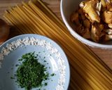 A picture of step 1 of Pasta with chanterelles.