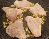 Foto del paso 2 de la receta: Pollo en salsa con patatas y champiñones