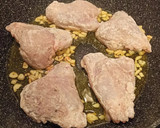 Foto del paso 2 de la receta: Pollo en salsa con patatas y champiñones