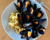 Une image de l'étape 2 de Moules corses accompagnées d’une salade de pommes de terre à l’alsacienne.