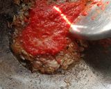 Foto langkah ke 5 dari resep Nasi Goreng Merah Pedas.