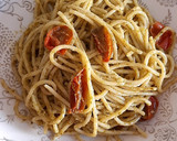 Foto del paso 5 de la receta: Espaguetis con pesto genovés y tomates cherry