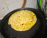 A picture of step 4 of Leftover Potato cheese paratha.