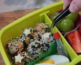 Foto langkah ke 7 dari resep Ide bekal nasi kepal ala korea.